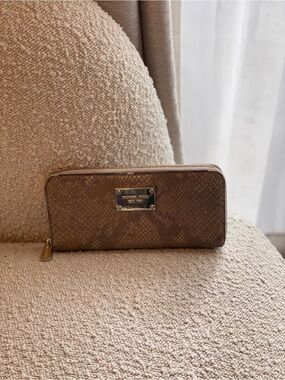 Michael Kors Snakeskin Embossed Zip Around Wallet Y2K Beige Taupe